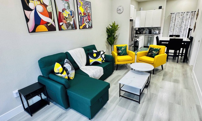 Southeast Houston House | Spacious 3BR, 3 full-bath house central of Houston’s major attractions