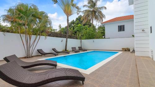 La Esplanada Villa | Spacious 3BR APMT- smart speakers Airport transfer