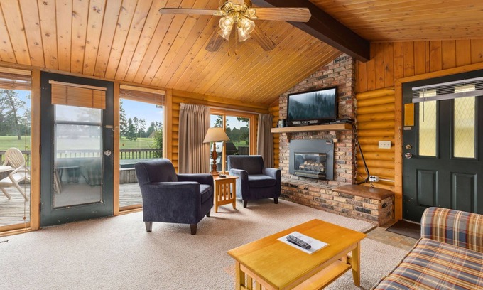 Breezy Point Cabin | Spacious 3BR Chalet Cabin Overlooking Golf Course