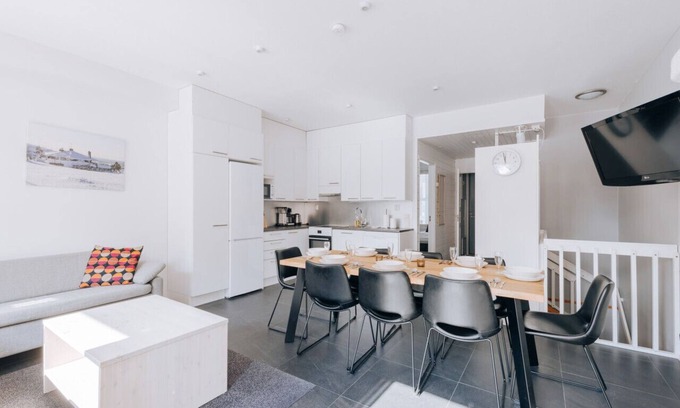 Sirkka Apartment | Spacious 3BR Holiday Apt with Sauna & Free Parking