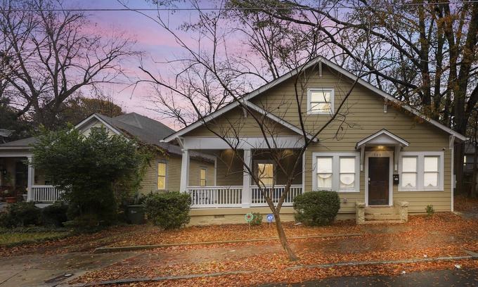West End House | Spacious 3BR Near Stadium– Great for Groups