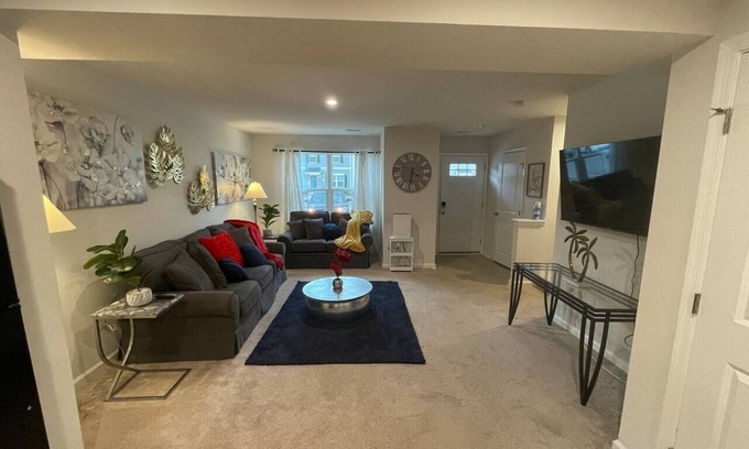 Parker House | Spacious 3BR Townhome with Modern Amenities