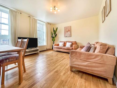 Deptford Apartment | Spacious 4 Bed Flat Near London 02 Arena Greenwich