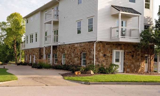 Parkville House | Spacious 4-bedroom/4 bath townhome in fabulous Parkville with golf course views