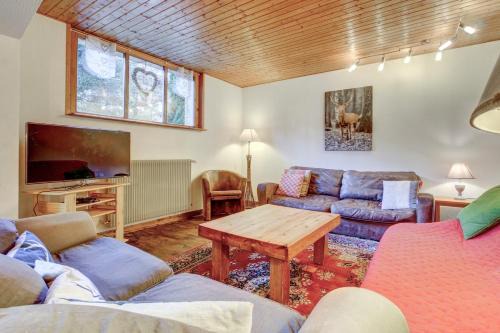 Essert-Romand Apartment | Spacious 4 Bedroom Apartment in Essert Romand