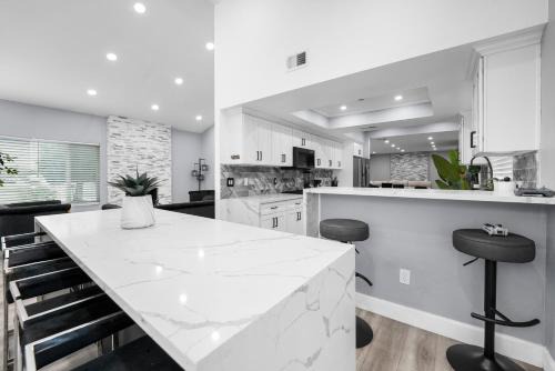Charter Oak House | Spacious 4-bedroom Glendora Super House