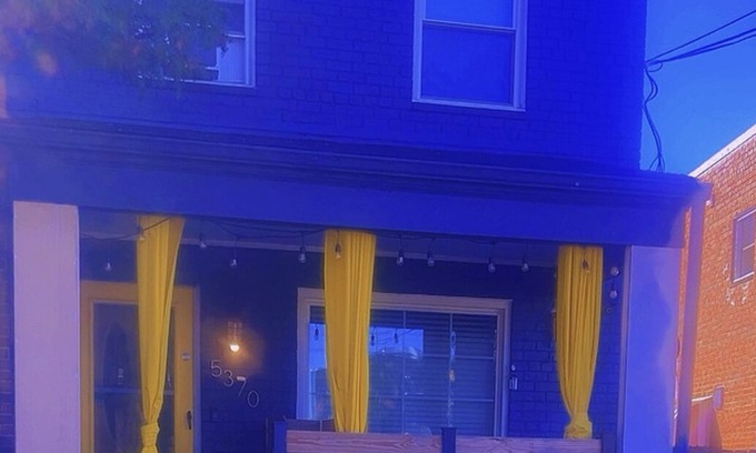 Northeast House | Spacious 4-bedroom house in gorgeous Washington with AC, WiFi