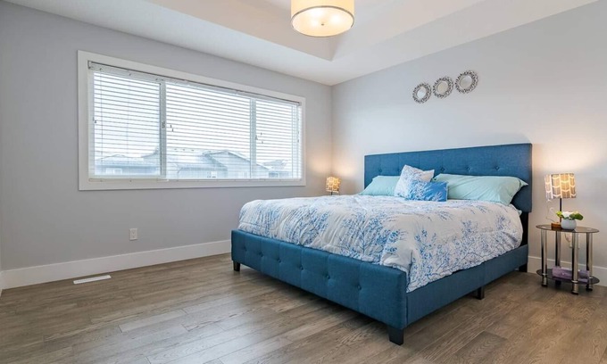 Calgary House | Spacious 4 bedroom home with AC/BBQ & close to YYC