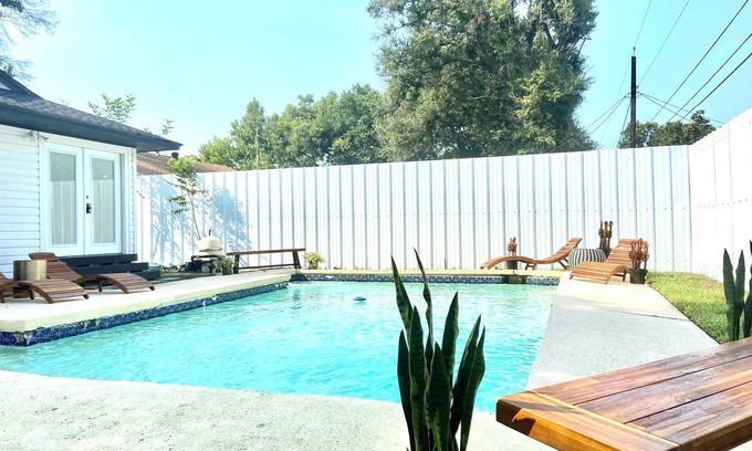 Garland House | Spacious 4 Bedroom Home with Pool & NO CLEANING FEE