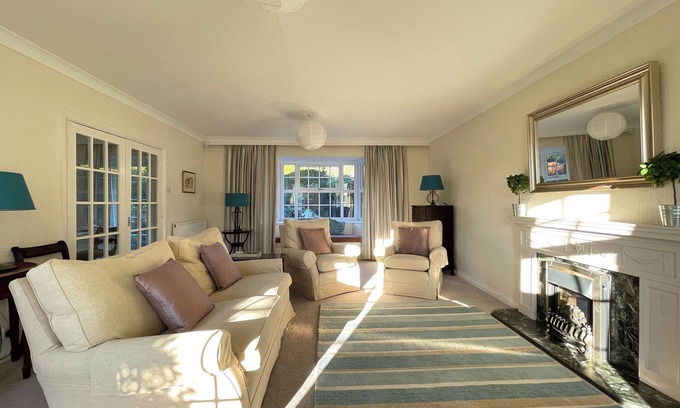 Sheffield House | Spacious 4 Bedroom House with Garden