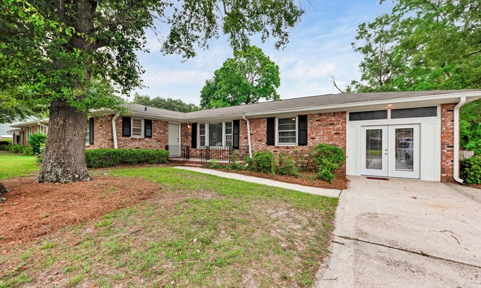 Hanahan House | Spacious 4-bedroom house in charming Hanahan with AC, WiFi