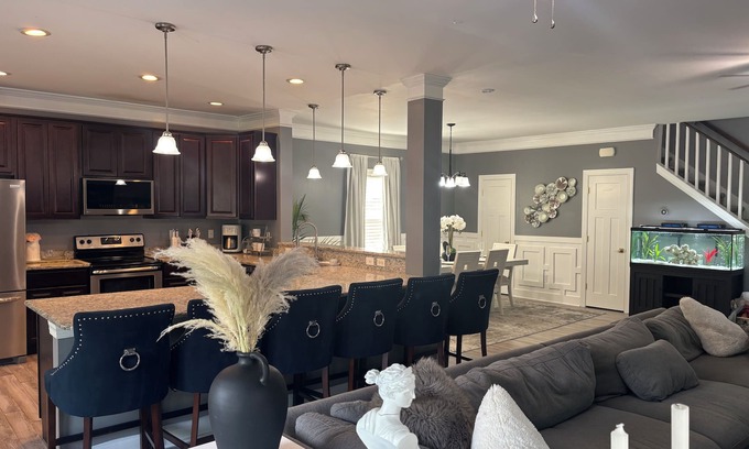 Bayview House | Spacious 4-bedroom house in charming Norfolk with WiFi, AC