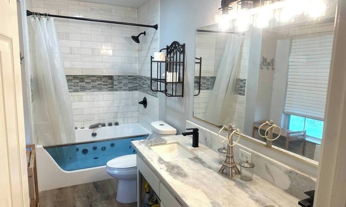 Fresno House | Spacious 4-bedroom house with AC and WiFi in lovely Fresno