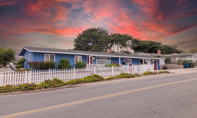 Marina House | Spacious 4-bedroom house in delightful Marina with WiFi