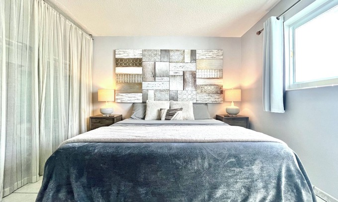 Northeast Miami House | Spacious 4-bedroom house with WiFi and AC in central Miami