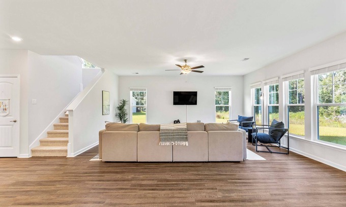 Pooler House | Spacious 4-bedroom house with Theater and Kids area in Pooler, Sleeps 10