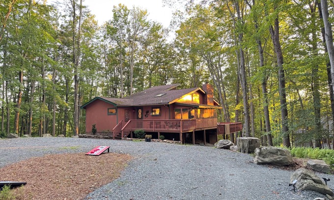 Lake Ariel House | Spacious 4 bedroom in Tranquil setting in The Hideout