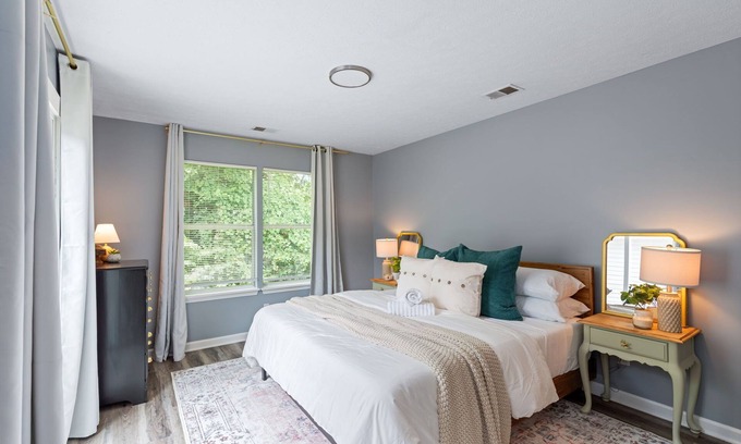 Rolling Hills House | Spacious 4-bedroom Townhome! East End!