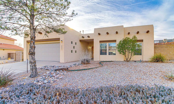 Ladera West House | Spacious 4-bedroom house in sunny Albuquerque; your home away from home.