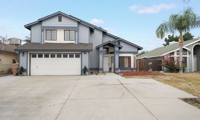 Pumpkin Center House | Spacious 4-bedroom house with WiFi, fitness room in Bakersfield