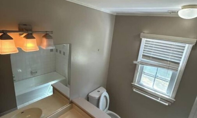 Fayetteville House | Spacious 4-bedroom house with AC, WiFi in charming Fayetteville