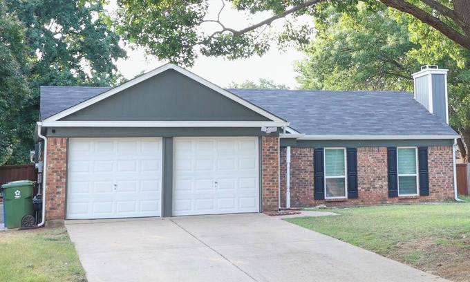 Flower Mound House | Spacious 4-bedroom house in charming Flower Mound with large backyard