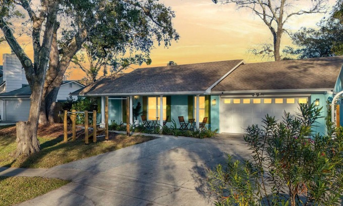 Isle of Palms House | Spacious 4-bedroom building in peaceful Jacksonville with AC, WiFi, outdoor gym