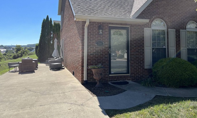 Johnson City House | Spacious 4 bedroom condo with excellent views!