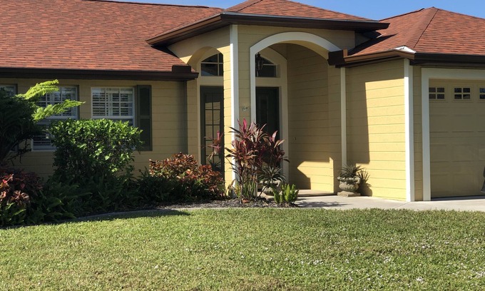 White Marsh House | Spacious 4 bedroom home on a canal in the heart of Southwest Florida.