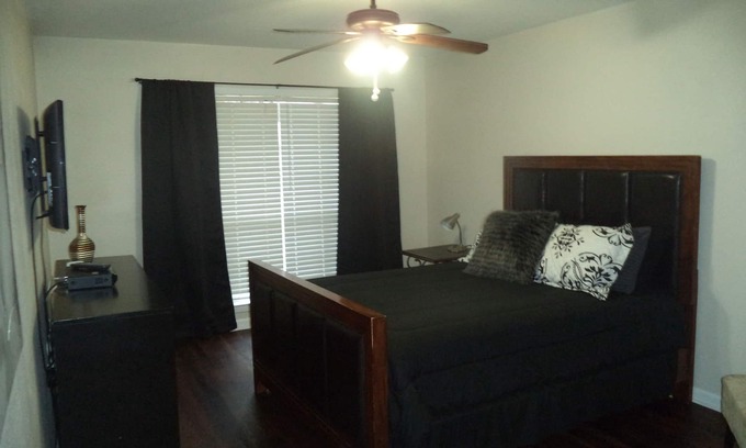 Garland House | Spacious 4 Bedroom Vacation Home