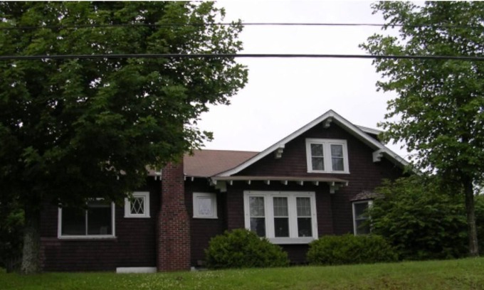 Brighton House | Spacious 4 bedrooms and 1 1/2 bath house. Located near VAST trail and down town.