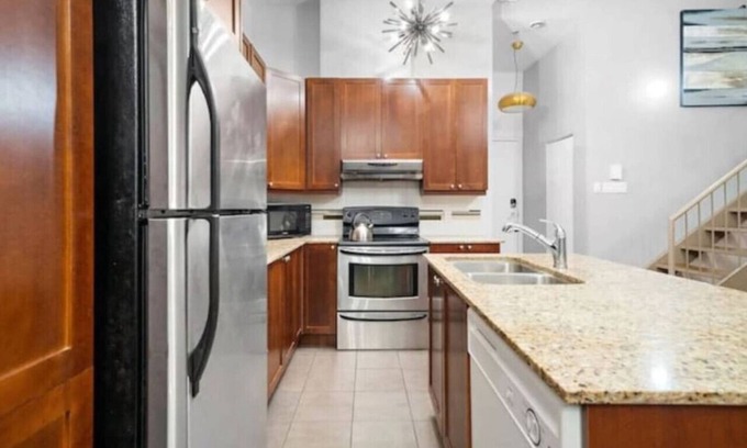 International District Apartment | Spacious 4 BR 2 Floors unit in Old Montreal