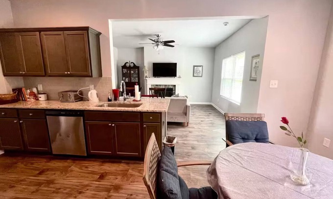 Newnan House | Spacious 4 BR (5 beds) 2.5 bath home in Newnan GAn