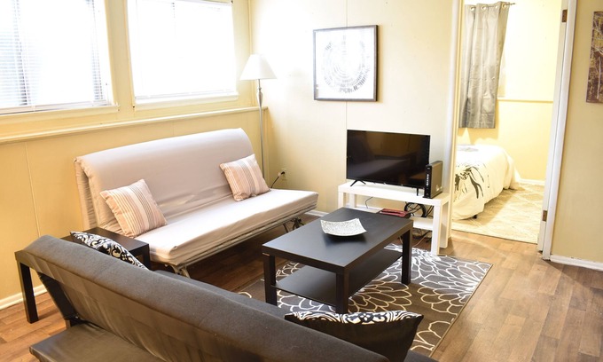 Detroit House | Spacious 4BD/2BA Tri-Level, Sleeps 12