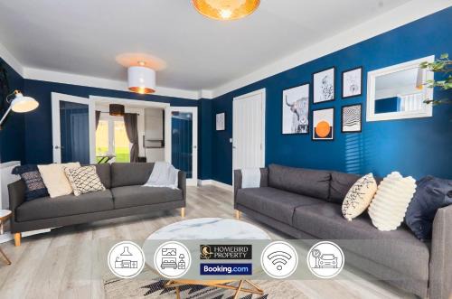 Chapeltown House | Spacious 4BDR House By Homebird Property Management Short Lets & Serviced Accommodation Leeds With Private Parking & Garden