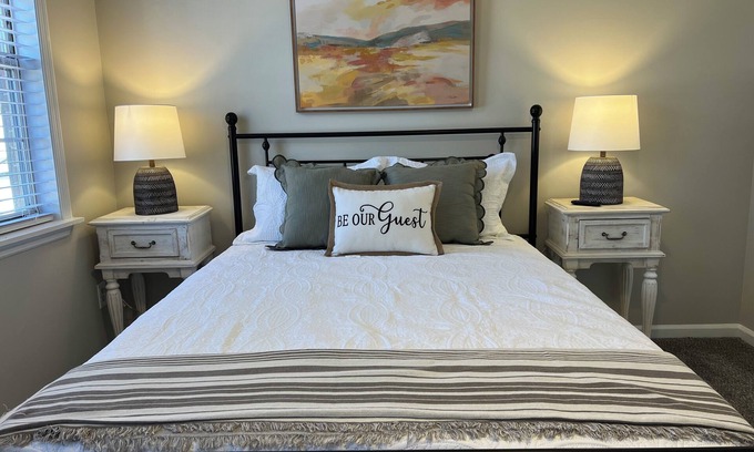 Martinez House | Spacious 4Bed/2Bath:Newly Refurbished: 2 Floors w/2 Living Rooms: 15 Min to GOLF