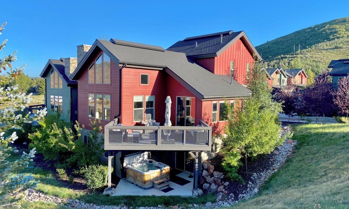 Pinebrook House | Spacious 4BR/3.5BAMountain Retreat-Sleeps10!STUNNING VIEWS, near top attractions