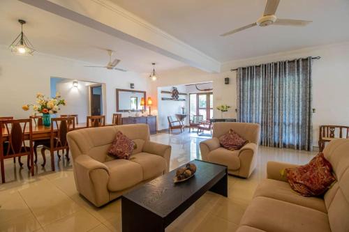 Rathmalana House | Spacious 4BR 4BA Family Villa wt Balcony & Lavish Garden