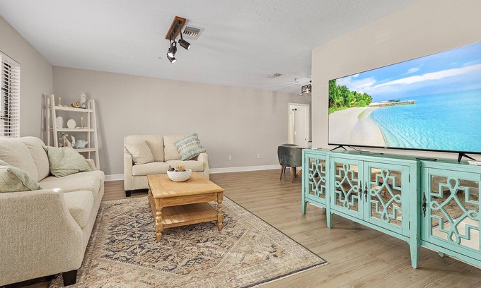 Sarasota House | Spacious 4BR Bungalow in Sarasota w/POOL