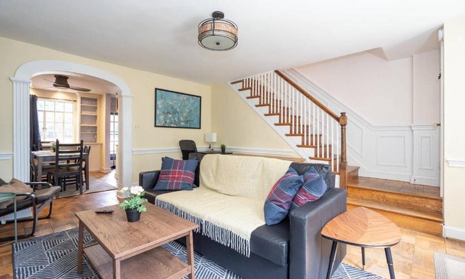 Northeast Alexandria House | Spacious 4BR CozySuites in Old Town Alexandria