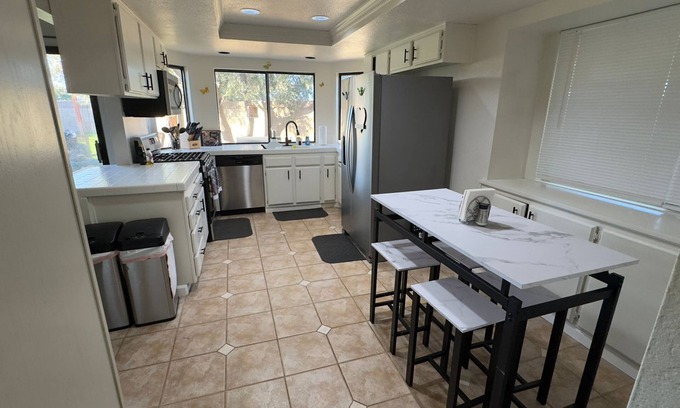 Palmdale Apartment | Spacious 4BR Hm near Rancho Vista