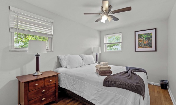 Pittsburgh Apartment | Spacious 4BR Home-Big Yard, Huge Driveway