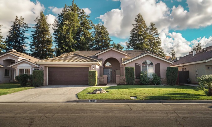 Fresno House | Spacious 4BR Home – Modern Comfort & Ideal Location in Fresno, CA