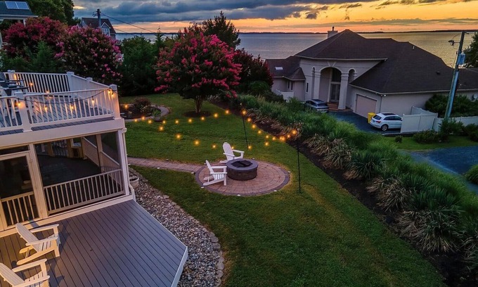 Stevensville House | Spacious 4BR Home w/waterviews! Recently updated, game room, roof top deck.