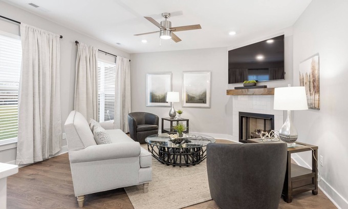 Gallatin House | Spacious 4BR Townhome - Pet Friendly, WIFI, Dedicated Workspace in Gallatin