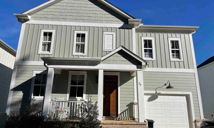 Iuka House | Spacious 5-bed/5 bath home with river view.