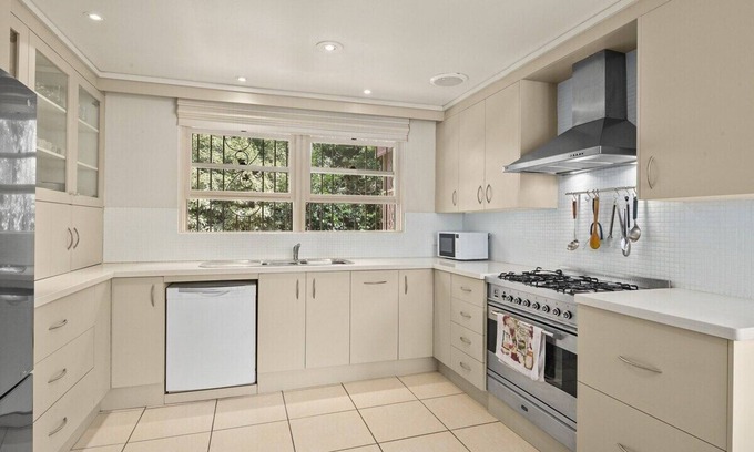 Burradoo House | Spacious 5-Bed House near Local Shops