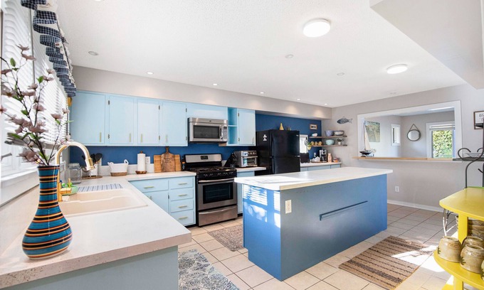 Gravois Mills House | Spacious 5 bedroom 3 bath lake house