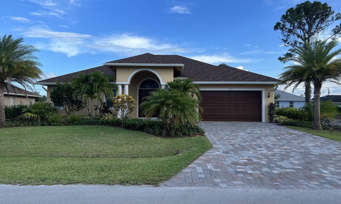 Port Saint Lucie House | SPACIOUS 5 BEDROOM RESIDENCE "GATHERINGS ALLOWED"