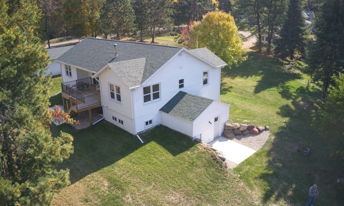 Baraboo House | Spacious 5-bedroom 4- bath house 1- mile to Devil's Lake.